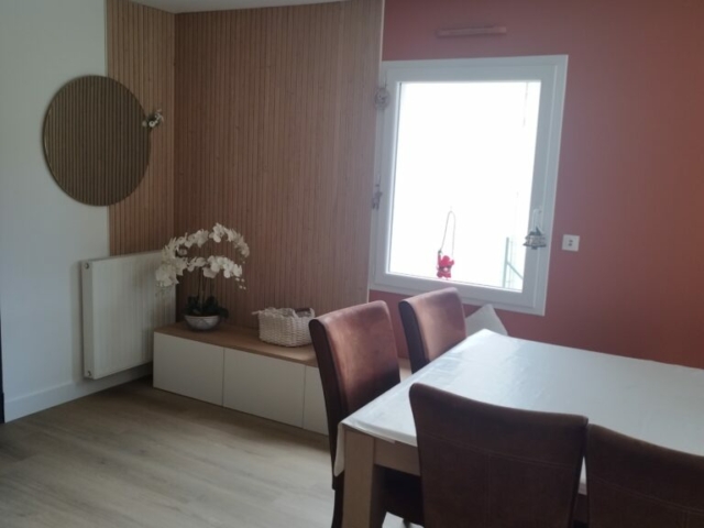 Atelier de Thomas - Pose de sol, mise en peinture, pose de panneaux muraux et installation de banquette