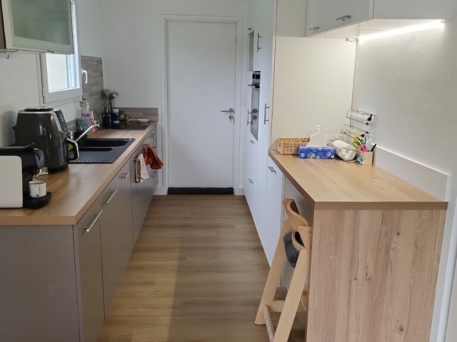 Atelier de Thomas - Pose de sol souple et pose de cuisine (partie droite)