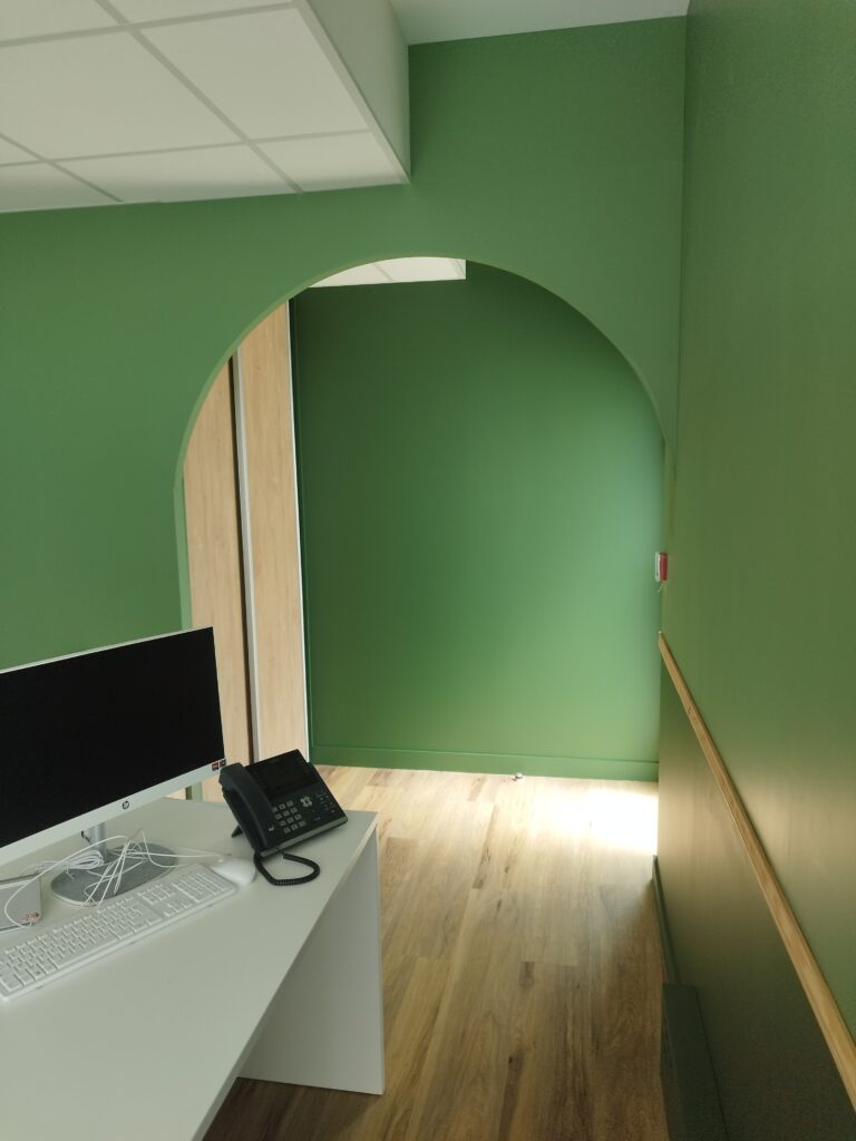 Création d'une arche en placo dans un cabinet médical à Meucon