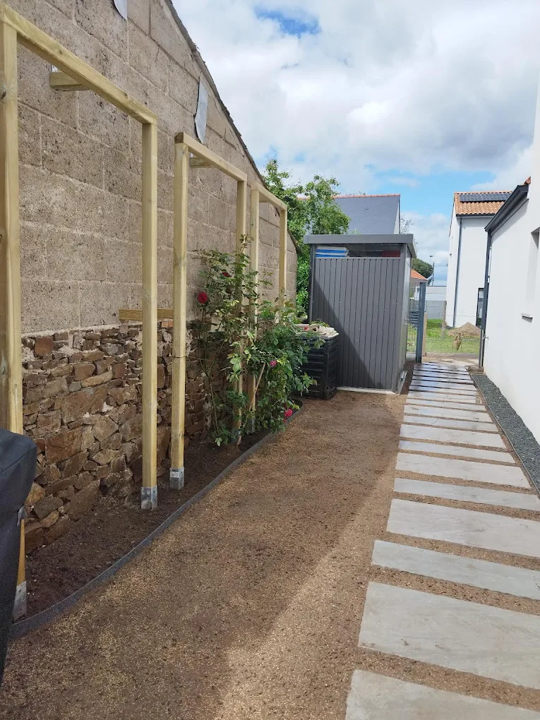 Aménagement extérieur et mise en valeur d’espaces par L'Atelier de Thomas, expert multiservices à Vannes